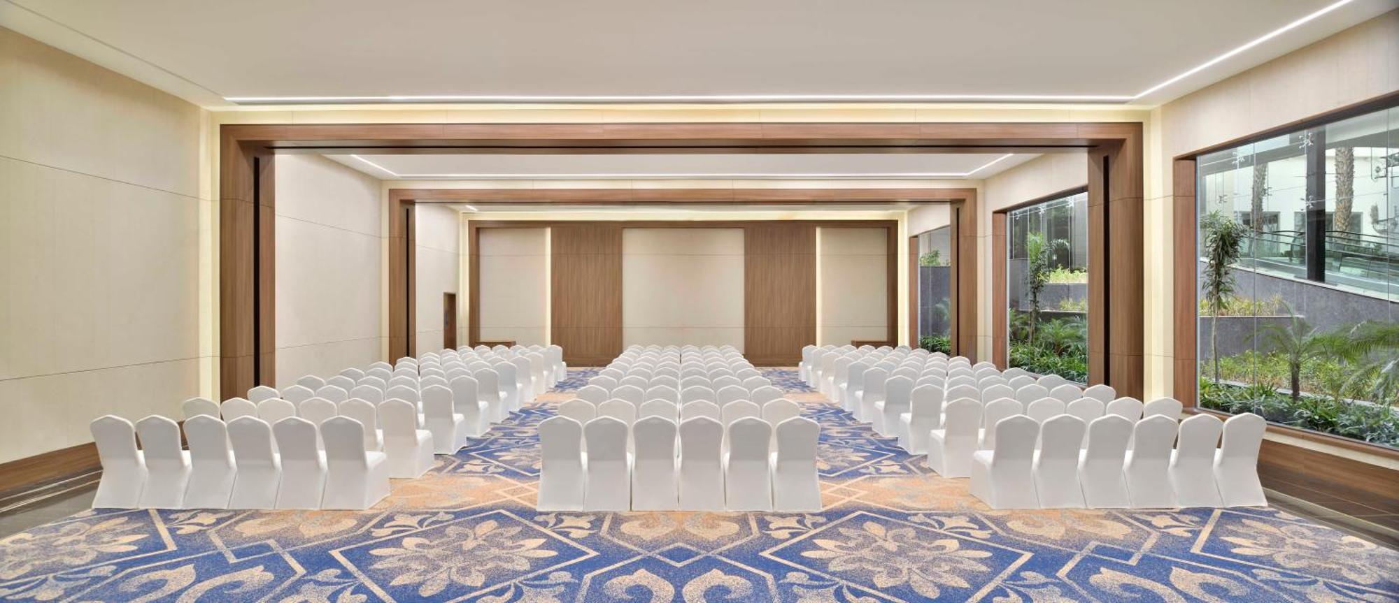 Sheraton Grand Bengaluru Whitefield Hotel & Convention Center Dış mekan fotoğraf