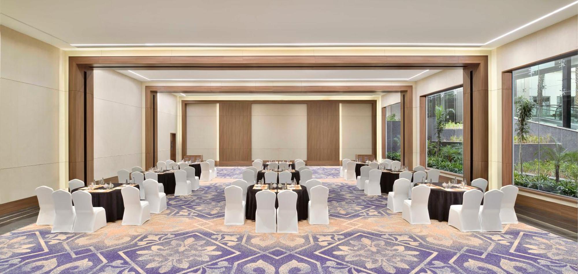 Sheraton Grand Bengaluru Whitefield Hotel & Convention Center Dış mekan fotoğraf