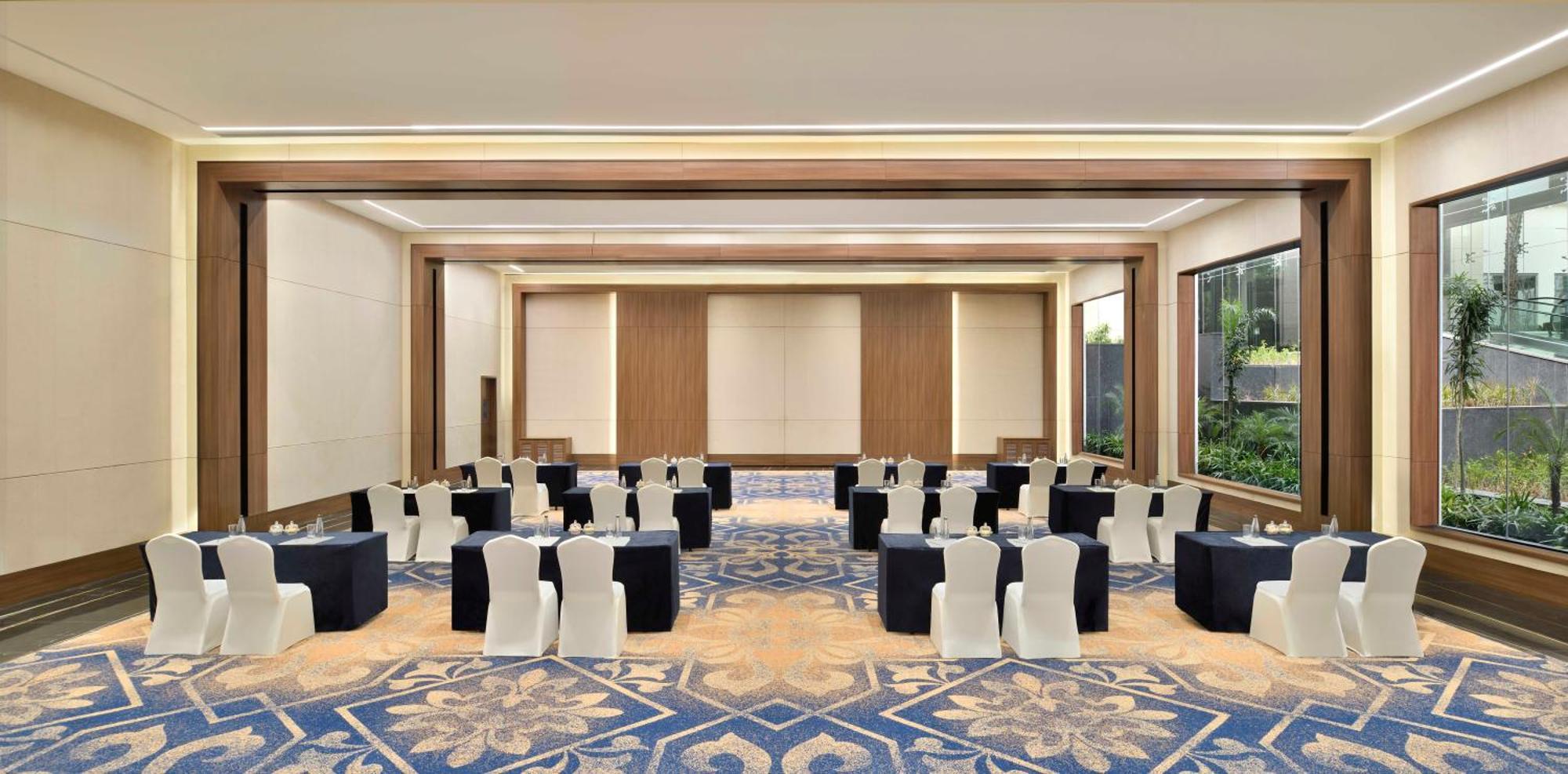 Sheraton Grand Bengaluru Whitefield Hotel & Convention Center Dış mekan fotoğraf