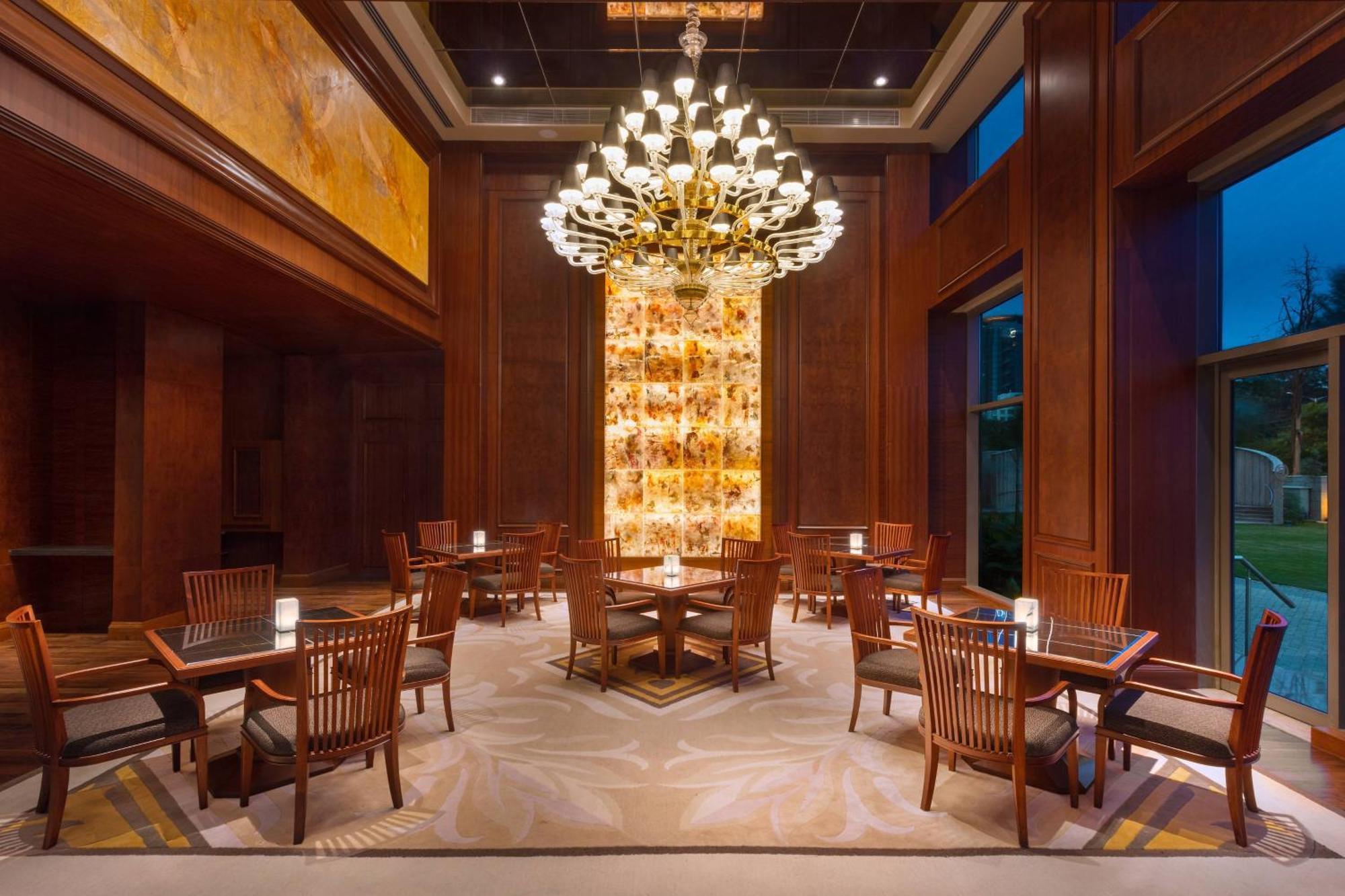 Sheraton Grand Bengaluru Whitefield Hotel & Convention Center Dış mekan fotoğraf