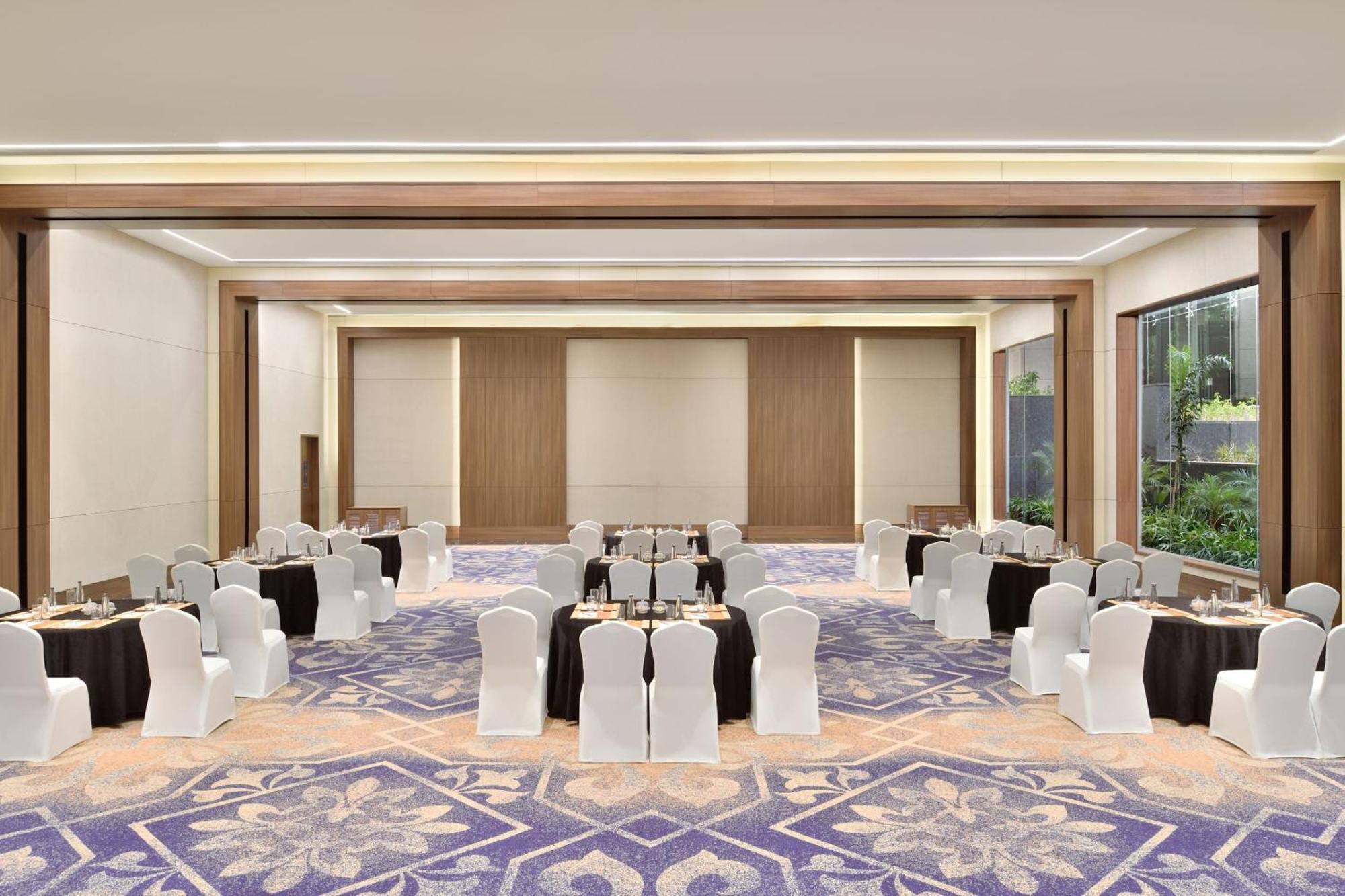 Sheraton Grand Bengaluru Whitefield Hotel & Convention Center Dış mekan fotoğraf