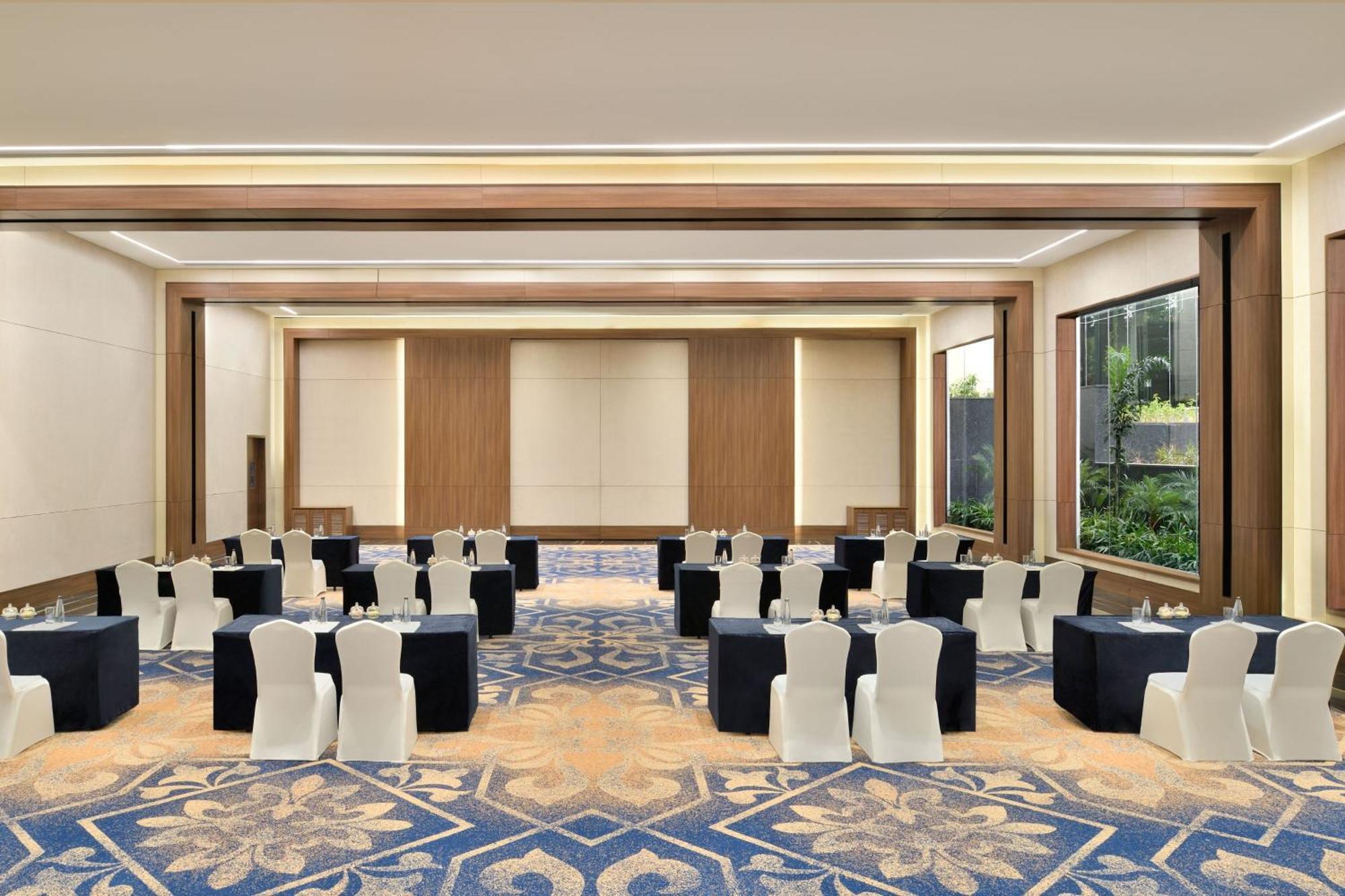 Sheraton Grand Bengaluru Whitefield Hotel & Convention Center Dış mekan fotoğraf
