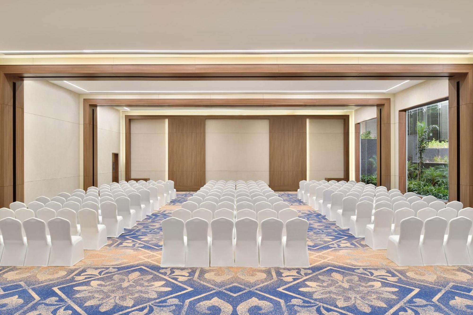 Sheraton Grand Bengaluru Whitefield Hotel & Convention Center Dış mekan fotoğraf