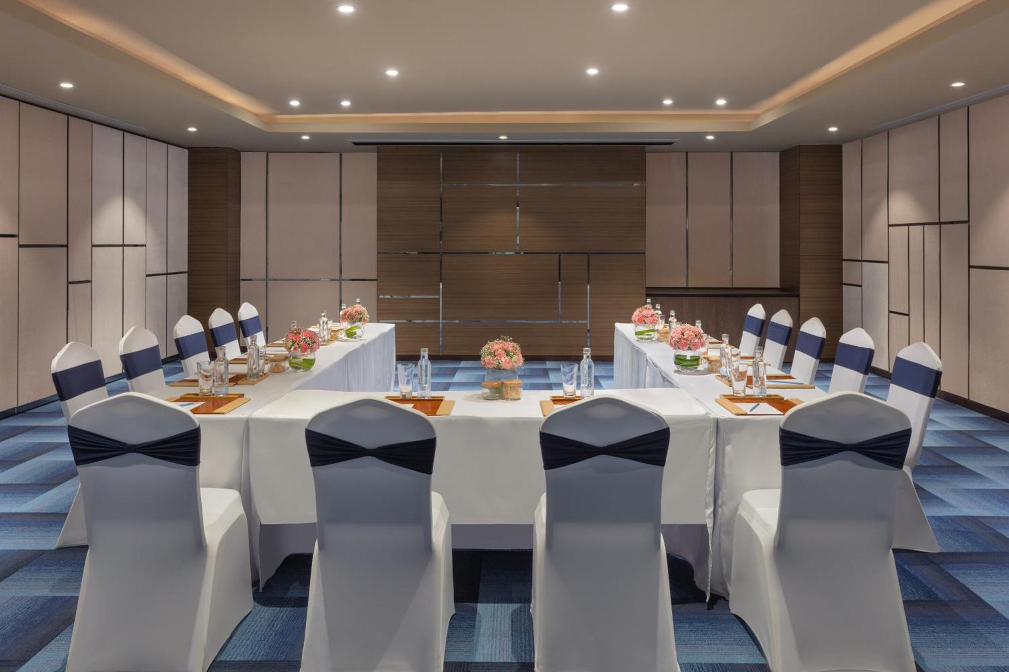 Sheraton Grand Bengaluru Whitefield Hotel & Convention Center Dış mekan fotoğraf