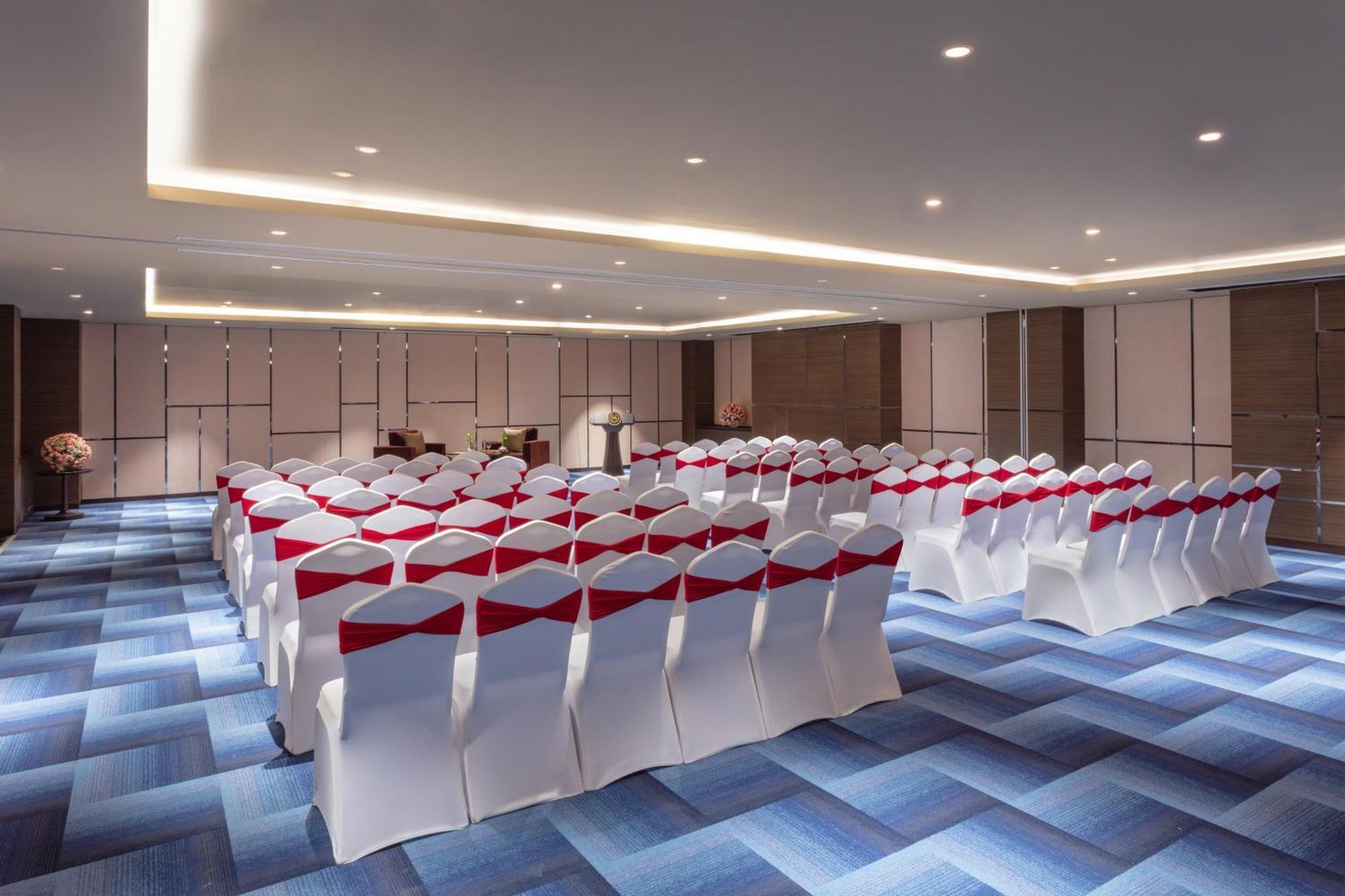 Sheraton Grand Bengaluru Whitefield Hotel & Convention Center Dış mekan fotoğraf