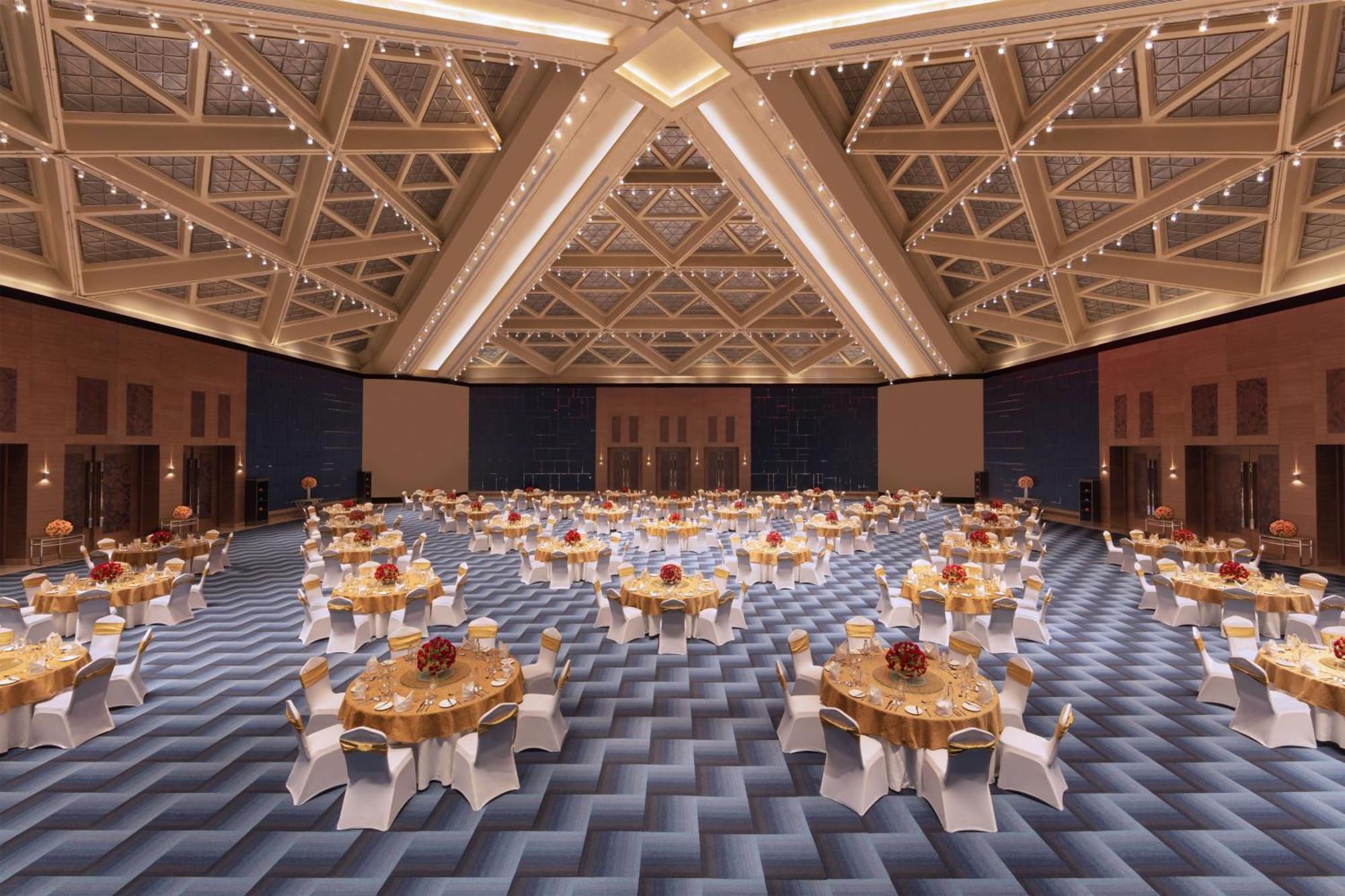 Sheraton Grand Bengaluru Whitefield Hotel & Convention Center Dış mekan fotoğraf
