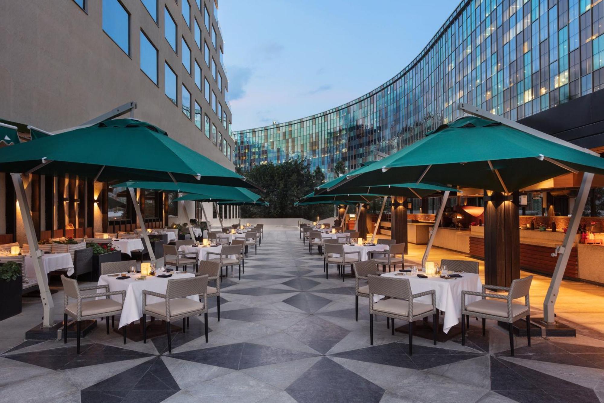 Sheraton Grand Bengaluru Whitefield Hotel & Convention Center Dış mekan fotoğraf