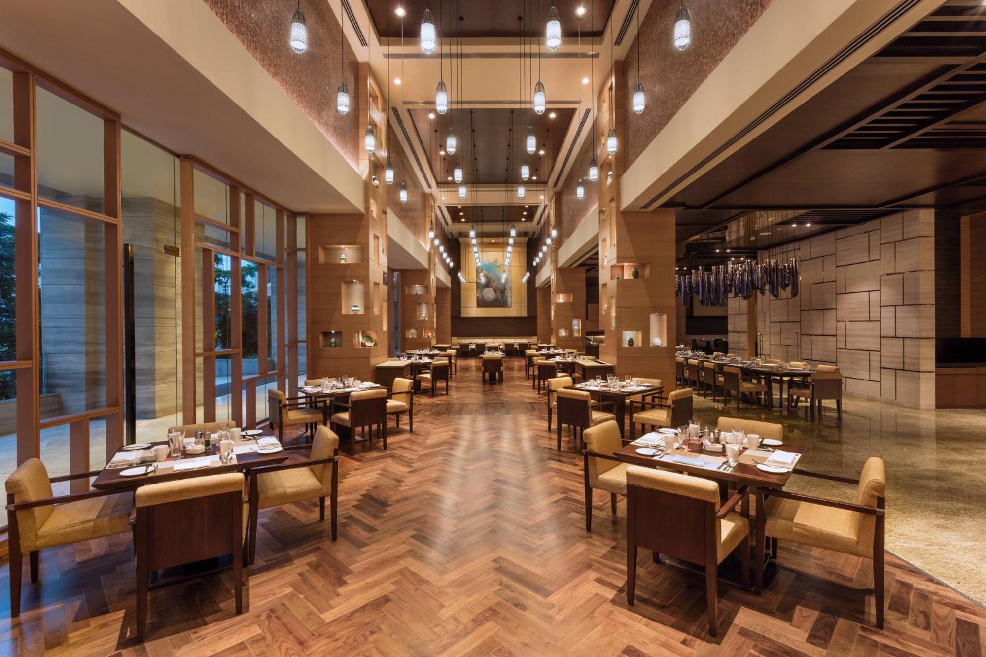 Sheraton Grand Bengaluru Whitefield Hotel & Convention Center Dış mekan fotoğraf