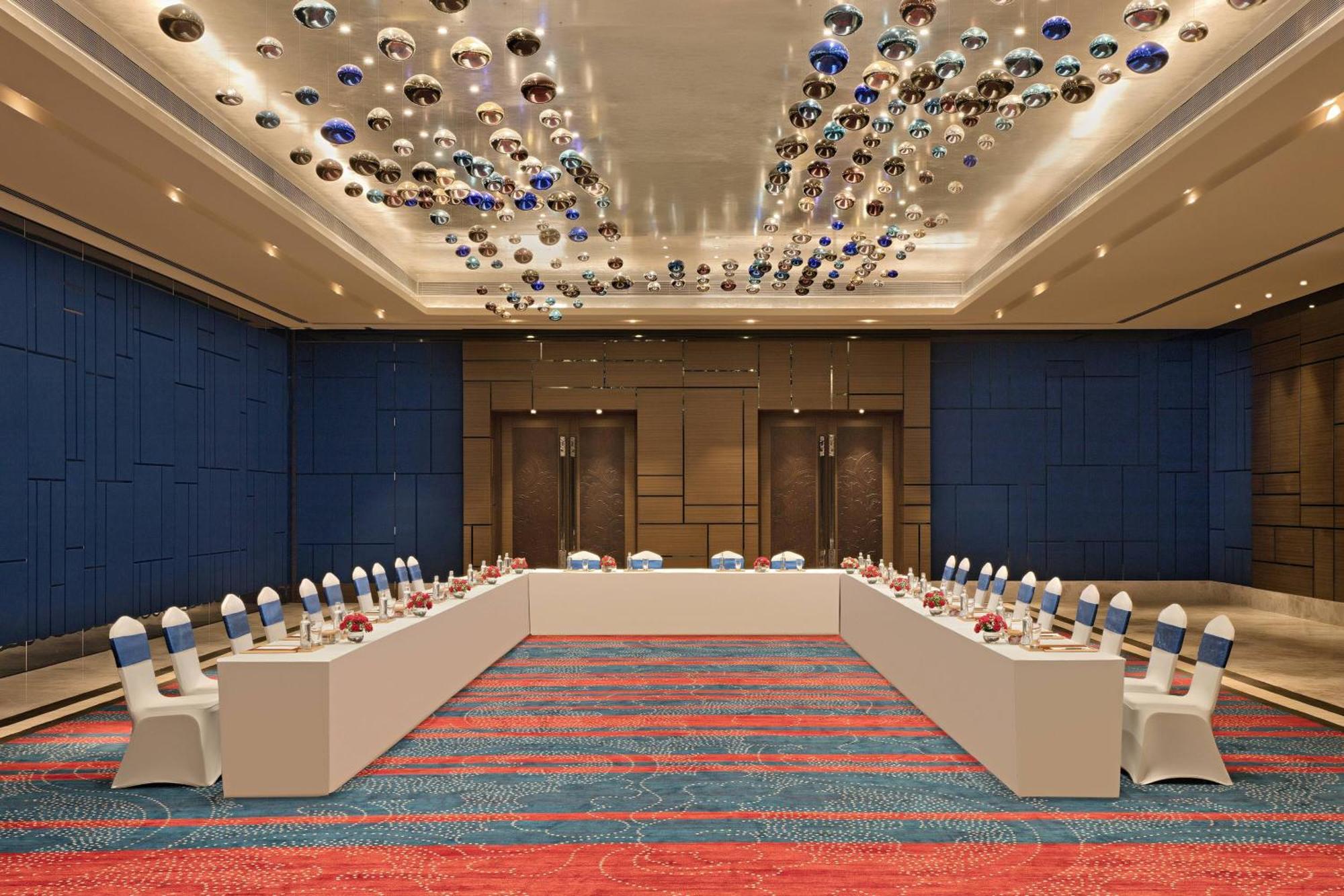 Sheraton Grand Bengaluru Whitefield Hotel & Convention Center Dış mekan fotoğraf