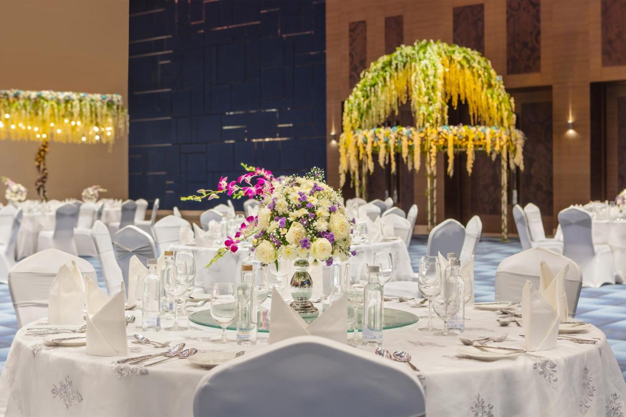 Sheraton Grand Bengaluru Whitefield Hotel & Convention Center Dış mekan fotoğraf