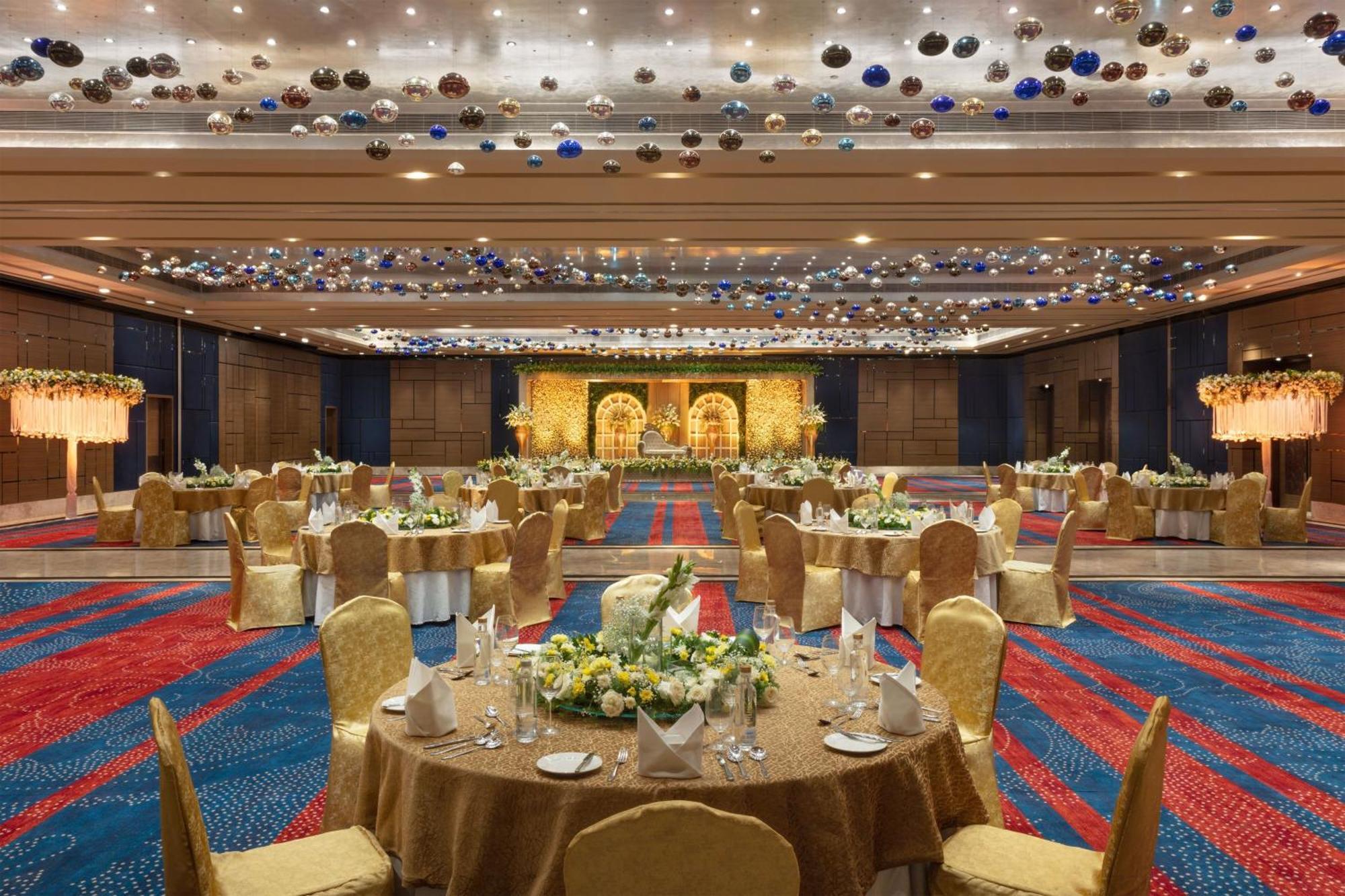 Sheraton Grand Bengaluru Whitefield Hotel & Convention Center Dış mekan fotoğraf