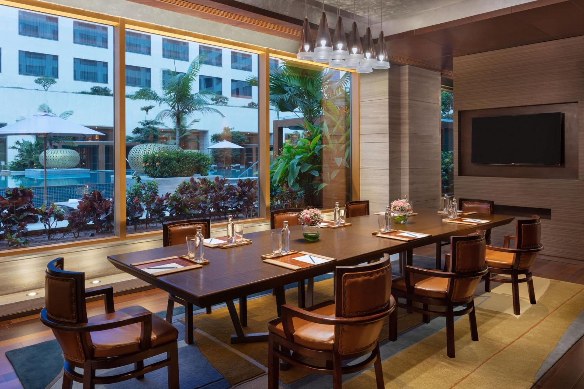 Sheraton Grand Bengaluru Whitefield Hotel & Convention Center Dış mekan fotoğraf